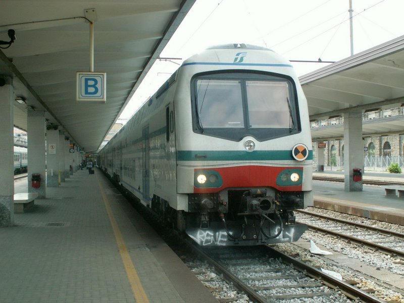 Interregio  Vivalto  nach Venezia SL am 03.06.08 im Bahnhof Trieste-Centrale