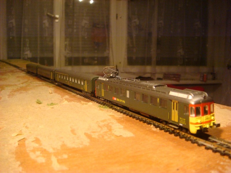 Inventar Spur N: Auf Basis von Arnold von AKU/Born bemalter RBe 4/4 1403 mit Seetal-Anstrich.