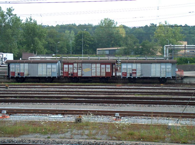 Inventarwagen des Bahnhofes Blach
von links nach rechts
Wagen Nr 758, 759 und 761
Blach, 07.08.04