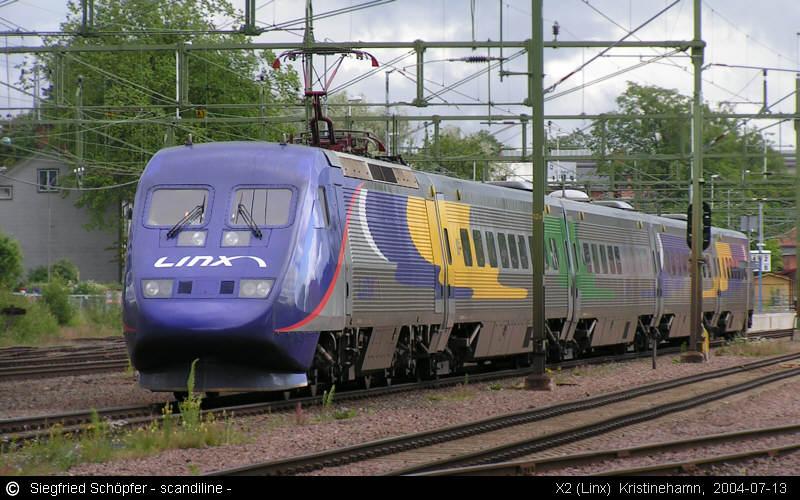 inzwischen Geschichte: X2 der Bahngesellschaft Linx. Hier am 13.07.2004 in Kristinehamn