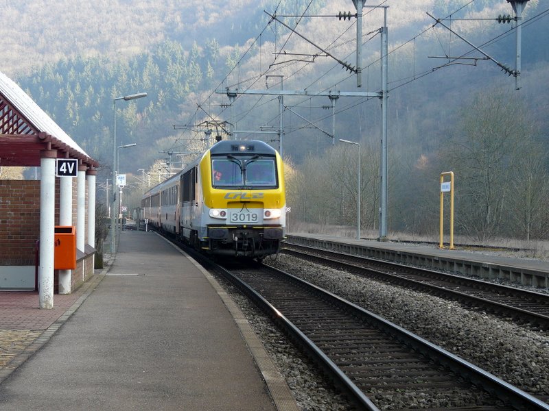IR 116 braust Richtung Norden durch den Bahnhof von Goebelsmhle am 24.02.08.