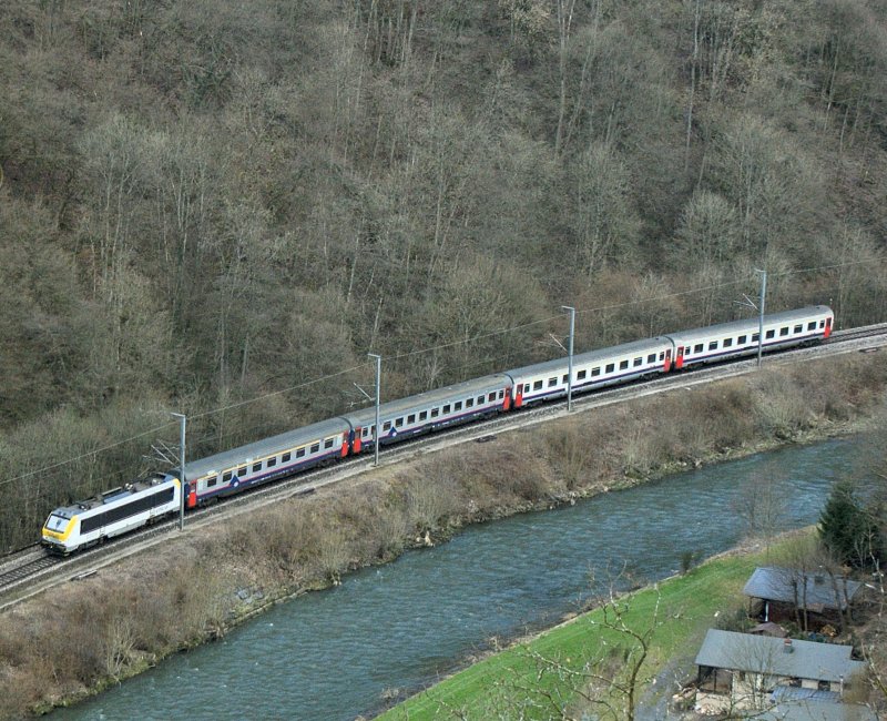 IR bei Bourscheid am Ufer der Sre am 29.03.2009. 