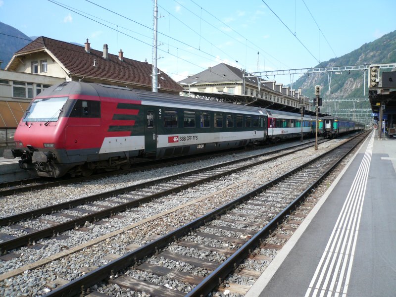 IR nach Genf Flughafen steht am 13.8.2007 in Brig auf Gleis 1