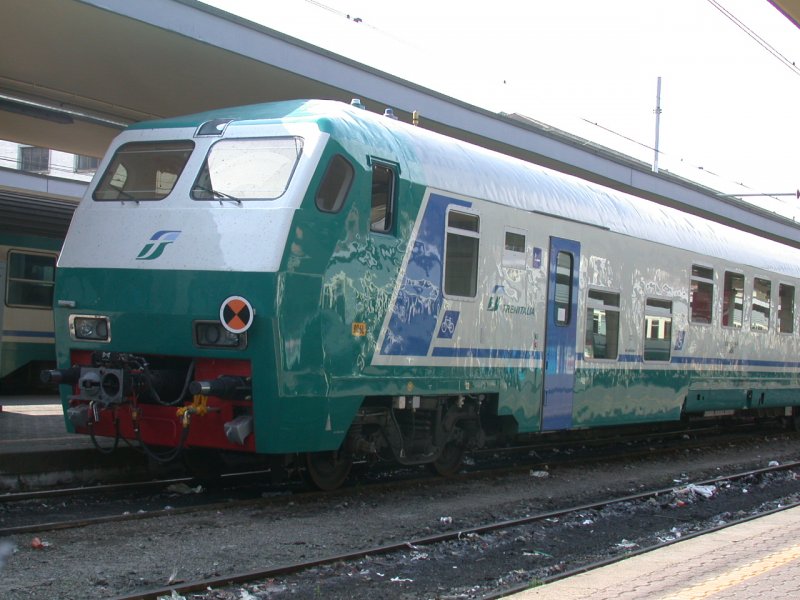 IR Steuerwagen von TrenItalia in Torino Porta Nuova. (21.04.2006)