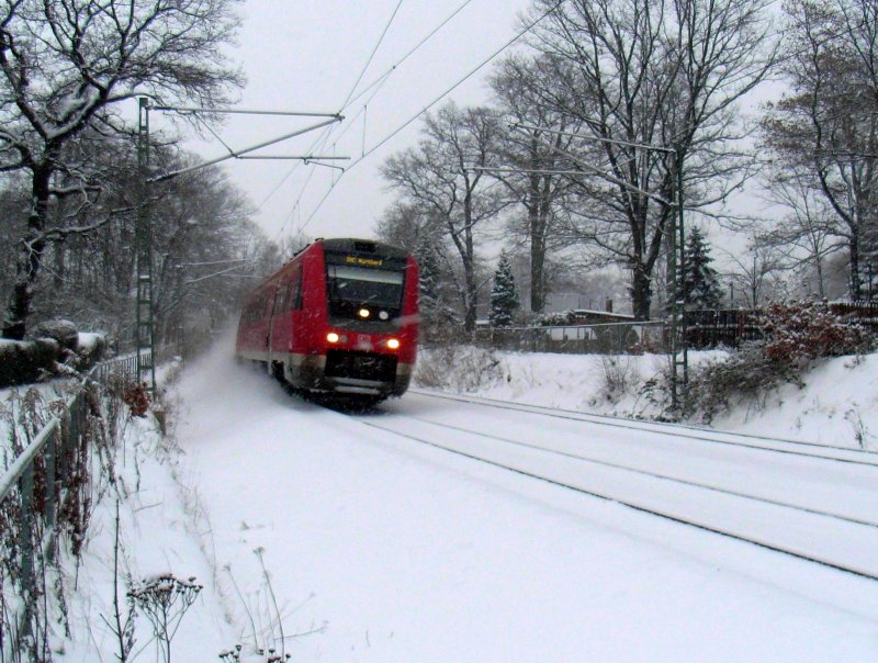 IRE 3090  Franken-Sachsen-Express  von Dresden nach Nnberg kurz nach dem Halt in Freiberg im Freiberger Stadtwald, 25.11.08