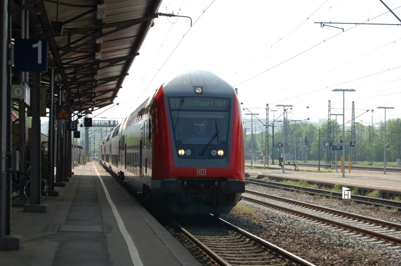 IRE 4226 bei der Einfahrt in Plochingen. Aufgenommen am 1.5.2009.