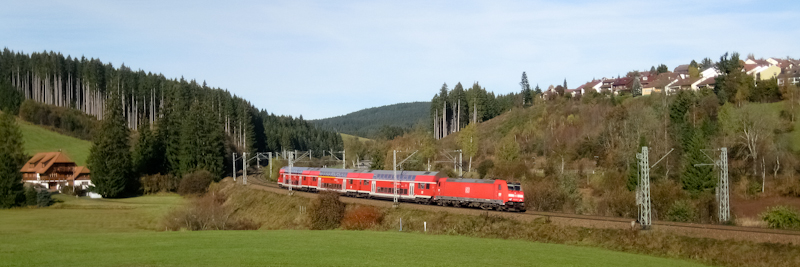 IRE 4705 (Karlsruhe Hbf - Konstanz) am 24. Oktober 2009 am berhmten Kilometer 70 der Schwarzwaldbahn.