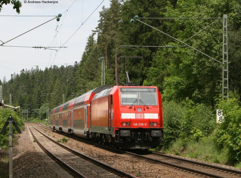 IRE 4710 mit Schublok 146 239-9 auf H�he des ehmaligen Bahnhofs Kirnach am 1.6.08