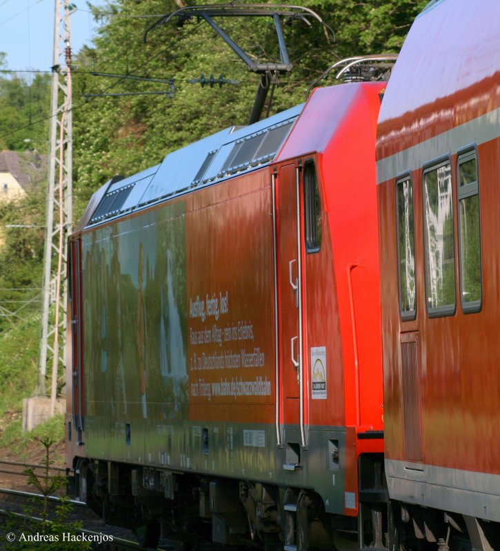 IRE 4720 (Konstanz-Offenburg) mit Schublok 146 231-6  Triberger Wasserflle  am ehemaligen Bahnhof Sommerau 20.5.09. Das erste Bild der neuen Werbelok 146 231-6 die fr die Triberger Wasserflle wirbt
