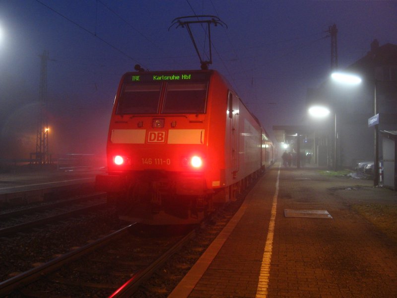 IRE 5184 mit Schublok 146 111-0 (normal fahren die Loks 146 229-239) im Bahnhof St.Georgen/Schwarzwald 24.11.07