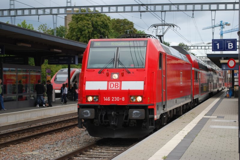 IRE 5191 aus Karlsruhe im End-Bahnhof Kreuzlingen/Schweiz mit Lok 146 230-8 am 23.08.08 -  im Hintergrund ICN auf dem Weg nach Konstanz