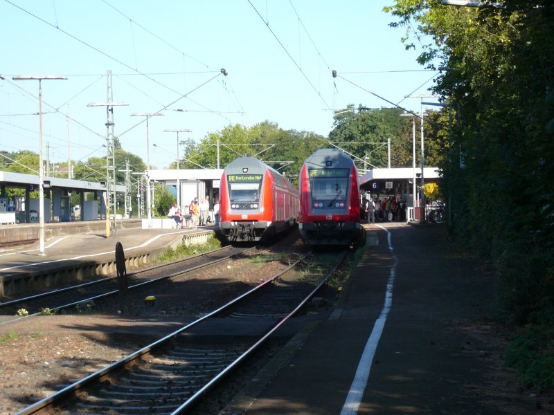 IRE in Richtung Konstanz und IRE nach Karlsruhe begegnen sich am 5.8.2007 in Radolfzell