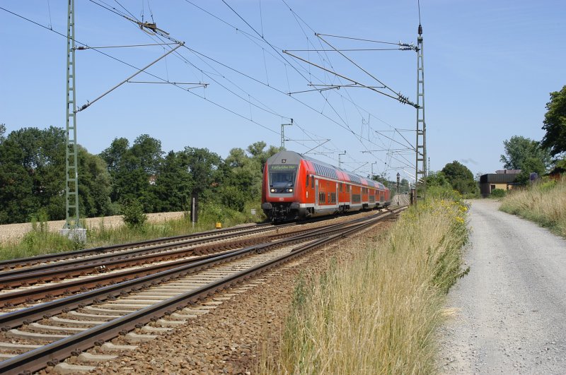 ire Stuttgart- Karlsruhe mitDosto Wagen und br 146 kurz nach dem Bahnhof Illingen nchsterhalt Mhlacker.