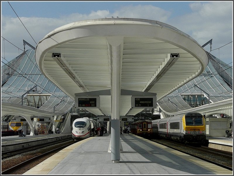 Ist das Dach des Bahnhofs Lige Guillemins mit Haken am Bahnsteigdach befestigt? 30.09.09 (Jeanny)