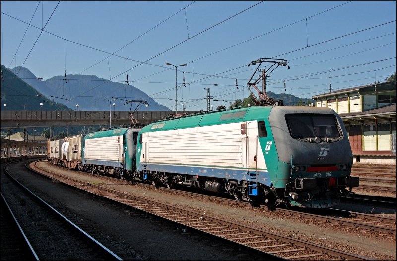 Italienisches-Doppel: E412 010 und E412 020 rollen mit dem  Transped-Express  in Kufstein ein. Die Reise f�r die beiden endet hier und ein Taurus wird den Zug nach Wanne-Eickel fahren. (10.07.2008)