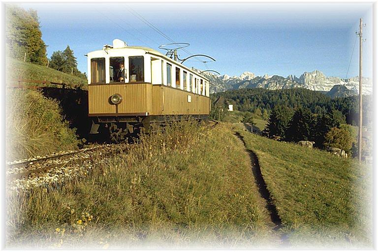 Italien/Sdtirol,Rittnerbahn Vierachsiger Triebwagen 
bei Wolfsgruben (1985)