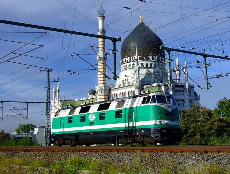 ITL 118 002, (ex DR 118 552 Regierungslok)
am 19.8.2007 in Dresden vor der Yenidze 
