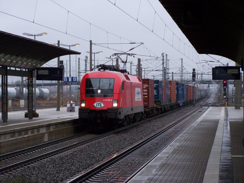 ITL Taurus 1116 234 bespannte am 13.11.2007 einen Containerzug in Richtung Leipzig.