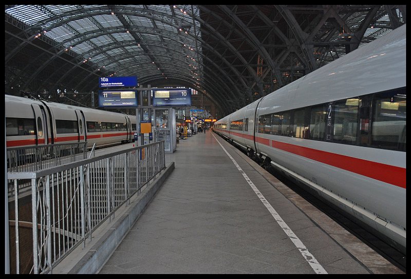 ''It's T Time'' ICE T-Wagen. Links Nach Berlin-Gesundbrunnen Rechts Nach Dresden-Hbf Im Bahnhof Leipzig-Hbf 11.08.07