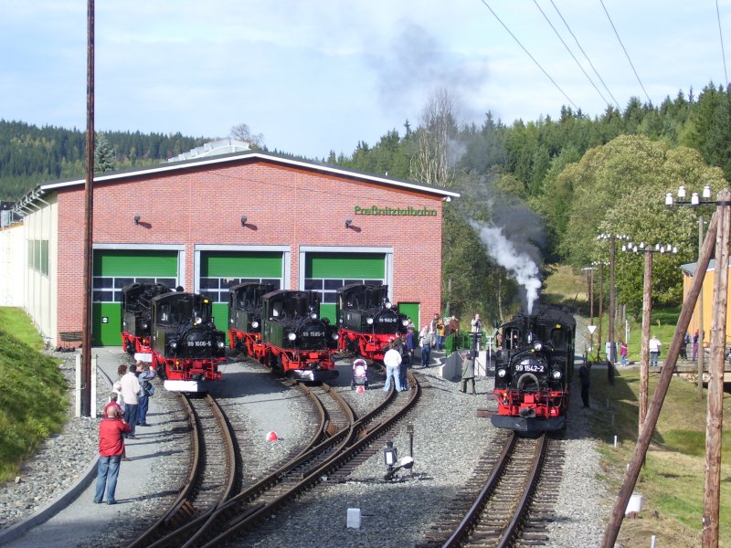 IV K Versammlung am 05.10.08 vor der Fahrzeughalle der Pressnitztalbahn in Jhstadt. 
