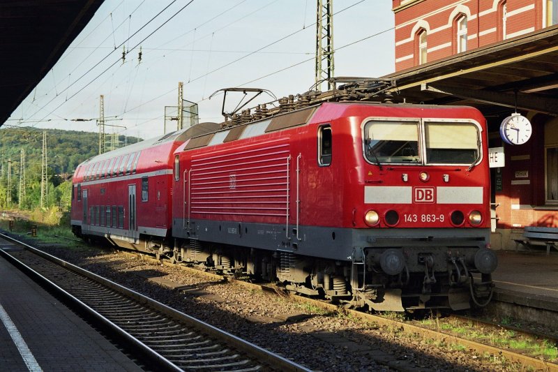 Ja, in Letmathe gab es auch mal saubere 143 zu sehen. 143 863-9 mit der Regionalbahn Letmathe-Iserlohn. (08.10.2006)