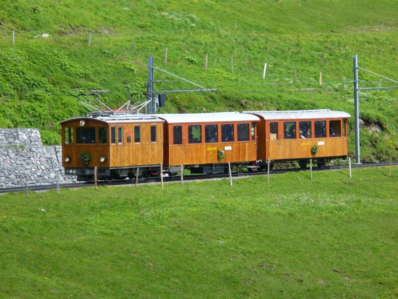 JB - Nostalgie Zug Kurz vor der der einfahrt im Bahnhof der Kleinen Scheidegg am 16.06.2007