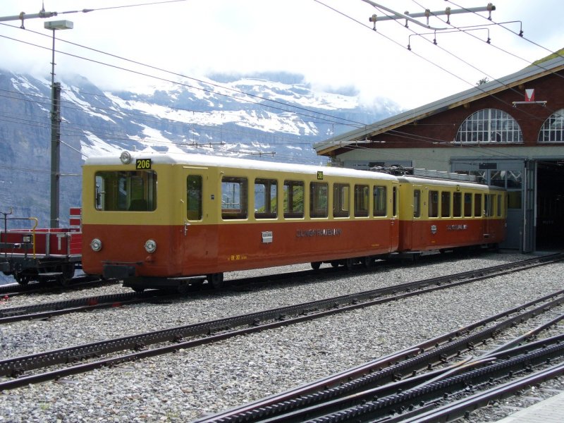 JB -  Steuerwagen Bt 30 mit Triebwagen BDeh 2/4 206 Abgestellt vor dem Alten Depot auf der Kleinen Scheidegg am 16.06.2007