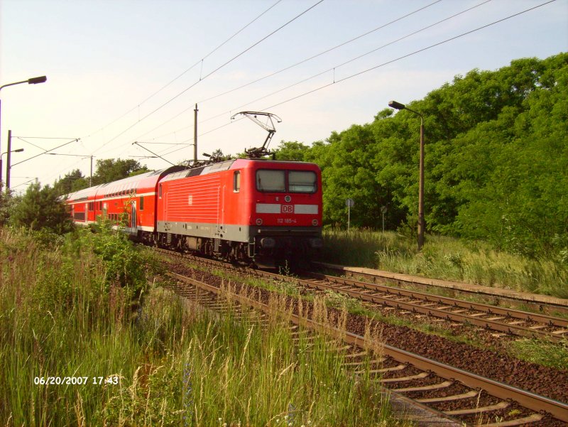 Jetz schiebt 112 185 den RE1 Magdeburg und hat Eisenhttenstadt hinter sich gelassen.20.06.07