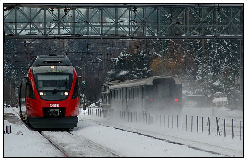 Jetzt musste ich mich beeilen, den ich wollte meinen schweizer Fotokollegen gestern am 17.11.07 noch eine kleine Freude machen. Ich musste so rasch wie m�glich in den 23. Wiener Bezirk respektive nach Atzgersdorf. Begonnen hat diese Fahrt (die in Summe ca. eine Stunde dauern wird) mit 4024 120, der mich einmal nach H�tteldorf brachte, von dort ging es dann mit U4/U6 und S 2 weiter nach Wien Atzgersdorf-Mauer.