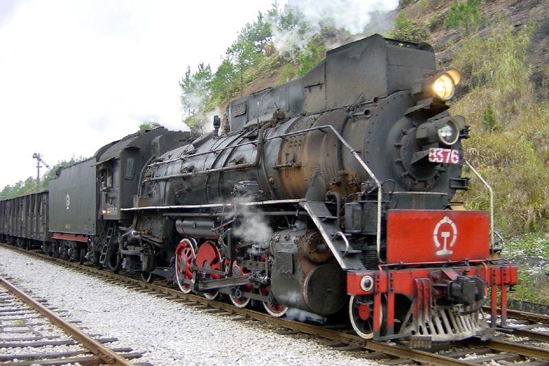 JS 8376 bei Ausfahrt aus Pohua Richtung Hechi, Dezember 2002