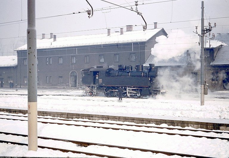 JZ 17-010 rangiert im schneereichen Ljubljana, 17.Februar 1970.