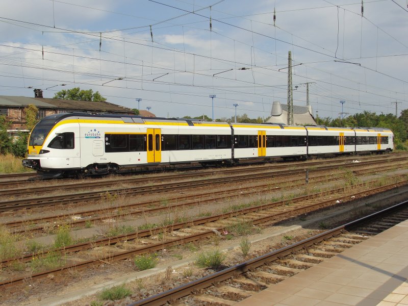 Kaffeepause in Magdeburg Hbf ;-) Die Wartezeit im Bahnhof nutzte die Besatzung um sich mit dem heien Getrnk zu versorgen. Danach ging es fr 428 128-3 der Eurobahn weiter in Richtung Braunschweig. Fotografiert am 28.08.2009