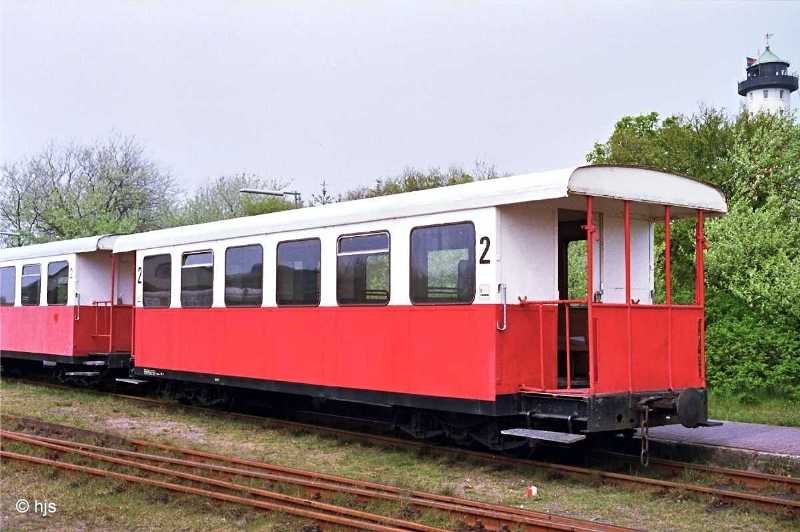 KB4i 63 121 (29. April 1990). Sein Einsatzradius ist naturgem begrenzt, aber er ist  weit herumgekommen: die Wangerooger Inselbahn ist schon der vierte Eigentmer (davor Geilenkirchener Krb., Hoya-Syke-Asendorf, Inselbahn Spiekeroog).