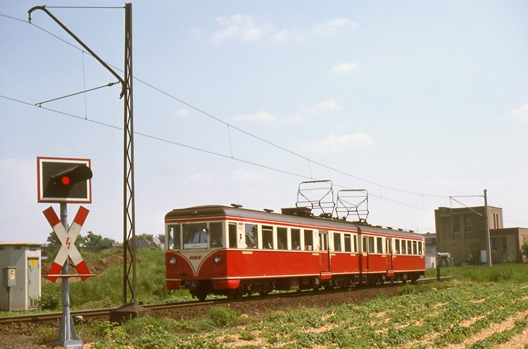 KBE ET 32, Baujahr 1936 Westwaggon/SSW als DGEG - Sonderzug bei Roisdorf auf der Vorgebirgsbahn, 31.5.1978