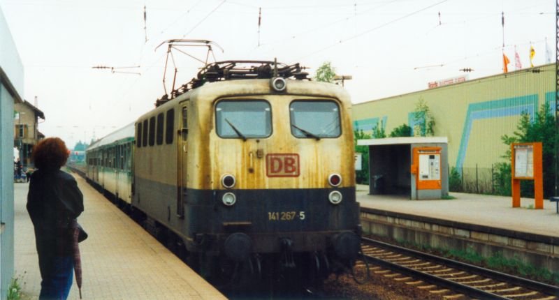 KBS760, RB mit 141 267-5 aus T�bingen nach Plochingen mit einem wunderbaren Design (1999)
- Originalbild eingescannt