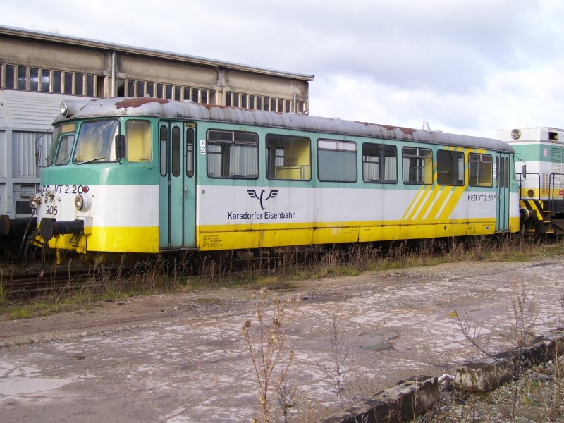 KEG VT 2.20 abgestellt im Zementwerk Karsdorf. Mitte der 90iger Jahre war er im tglichen Einsatz auf der Unstrutbahn; 24.11.2007