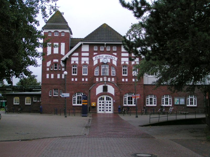  kehre wieder  steht ber der Eingangspforte des Bahnhofes Wangerooge (06-08-28) 