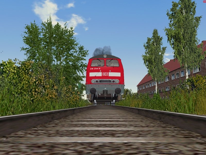 Keine Angst, ich bin nicht Suizid gefhrdet! Fr dieses Bild habe ich natrlich mit Fernauslser gearbeitet und der Zug fuhr auch nur mit 30 km/h. ;-)
Zu sehen ist 218 260-8 mit ihrer im Sommerfahrplan stndlich verkehrenden RB Hermstedt-Hhne. Aufgenommen bei der Ausfahrt aus Hermstedt.
Das Bild stammt von meiner fiktiven Strecke  HeideExpress .