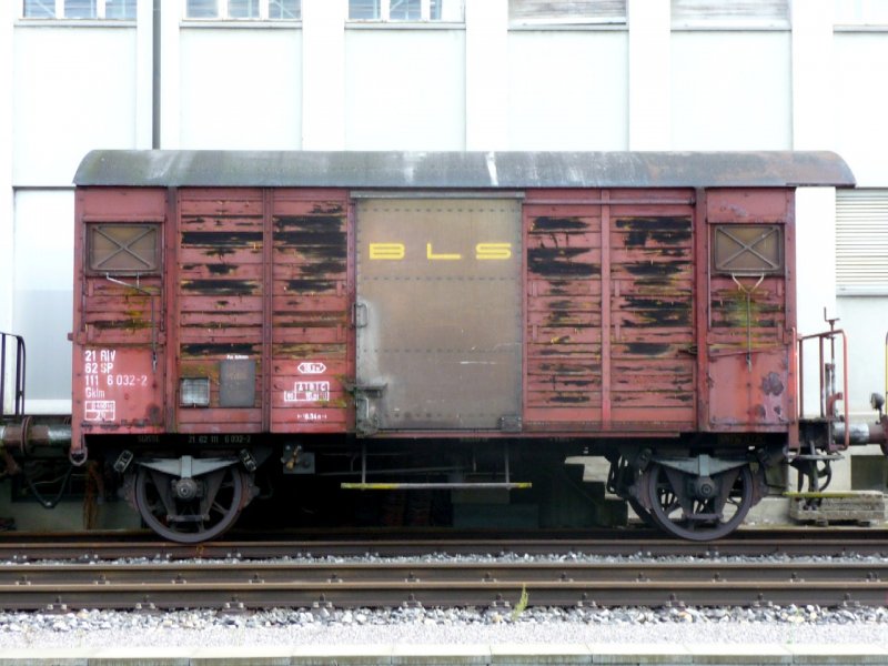 KENTAUR / bls - Gterwagen Typ  Gklm 21 63 111 6 032-2 abgestellt in Ltzelflh-Goldbach am 12.09.2008