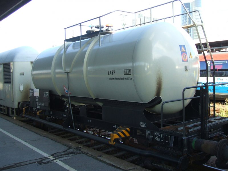 Kesselwagen 092 4545-7 vom D�ngemittel-Zug der DB  
in Dortmund Hbf.