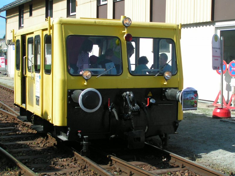 KL X 626 143 ermglichte anlsslich der Railshow-RIED i.I. fr die kleinen u. grossen Gste  eine  rasante  Draisinenfahrt; 070922