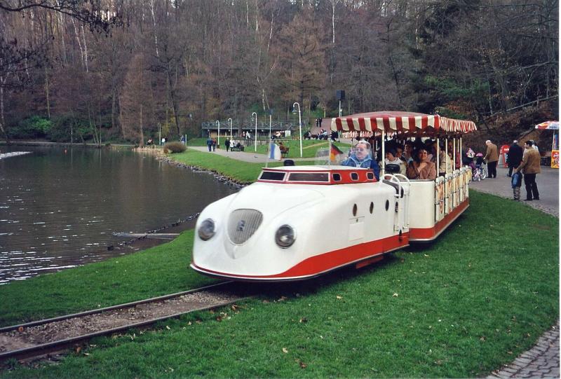 Kleinbahn im Deutsch-Franzsischen Garten in Saarbrcken Ostern 2005.