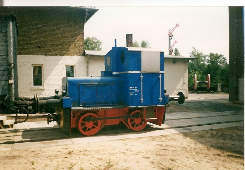 Kleindiesellok auf einer Lokausstellung im August 1998 in der ehmaligen Einsatzstelle Basdorf(b.Berlin).