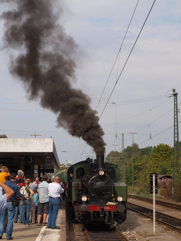 Kleine Maschine aber groer Raucher, Lok 11 der GES in Nrtingen . Zum Jubilum 150 Jahre Plochingen - Reutlingen (KBS 760) 20.09.2009.
