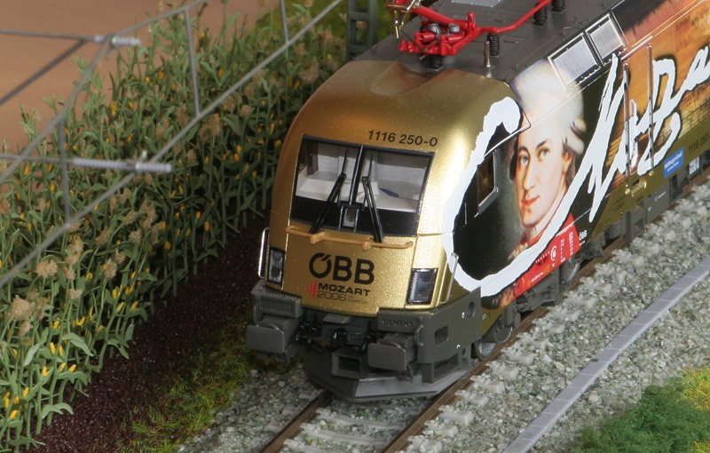 Kleines Modell-Diorama. Abmessungen ca. 25*50 cm. Detailbild.