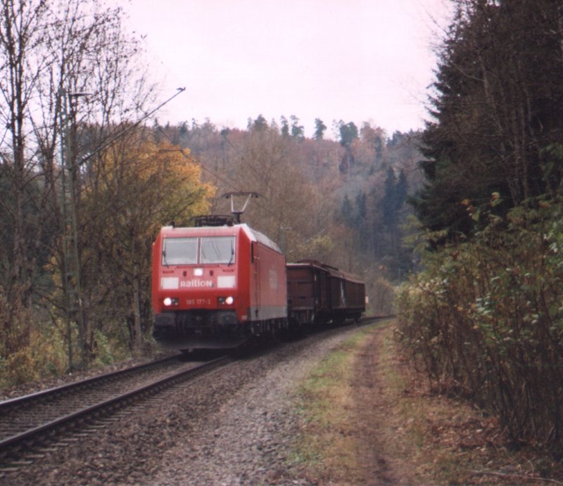  Kleintransport  am Tiersteintunnel (b.Rottweil)  
Hier ist 185-177 in Aktion.   