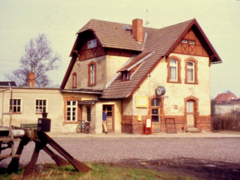 Kltz; Bahnhof, Ansicht von der Bahnhofstrae, ca. 1992/93