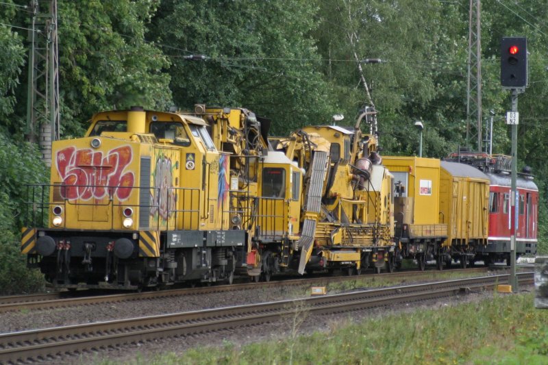 Knape Gleisbau Lok V150.03 durchfhrt am 30.7.09 Ratingen-Lintorf