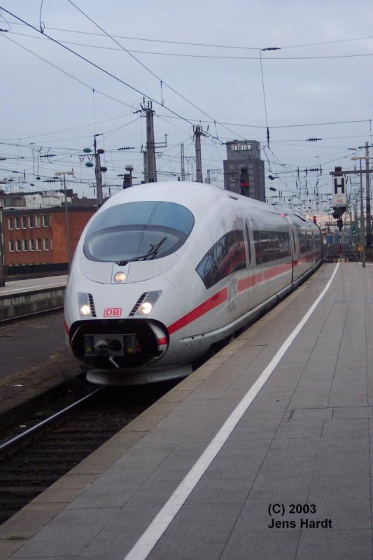 Kln Hbf - ICE 503 nach Basel SBB via Frankfurt Flughafen fhrt aus Dortmund kommen ein, in Kln wurde dieser Zug mit einer weiteren ICE-Garnitur zusammengekoppelt, daher die  offene Schnauze .