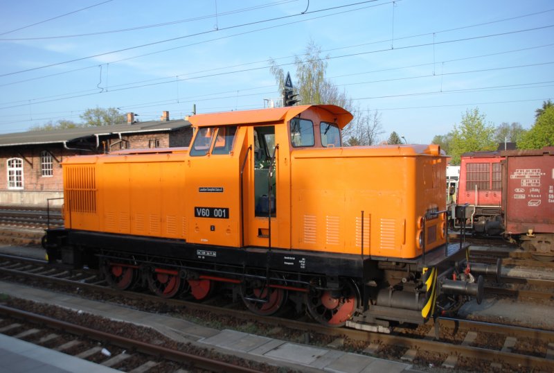 KÖNIGS WUSTERHAUSEN (Landkreis Dahme-Spreewald), 14.04.2009, V60 001 im Bahnhof Königs Wusterhausen